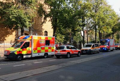 Großeinsatz für Rettungskräfte in Leipzig: Massenanfall von Verletzten in Connewitz - Am Donnerstagvormittag wurde die Feuerwehr Leipzig gegen 10.30 Uhr in die Appilonia von Wiedebach Schule nach Leipzig-Connewitz alarmiert. Foto: xcitepress