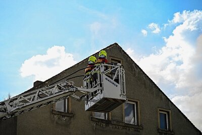 Großeinsatz in Löbau: Leerstehendes Gebäude steht in Flammen - Großeinsatz in Löbau. Gebäude steht in Flammen. Foto: LausitzNews.de/ Philipp Mann