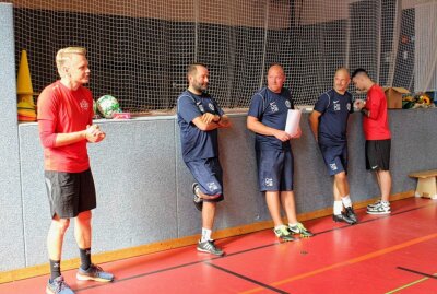 Großer Bahnhof in Limbach: Fußball-Weltmeister zu Gast am "Jahnhaus" - Aktive Vereinsmitglieder vom TV Oberfrohna und FSV Limbach unterstützten den Sporttag mit aufwändig gestalteten Stationen. Foto: A. Büchner