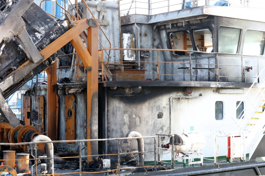 Großer Brandschaden auf Öltanker - Verpuffung an Bord? - Das Feuer am Heck des Tankschiffes "Annika" hat auch Teile des Schiffsaufbaus zerstört.