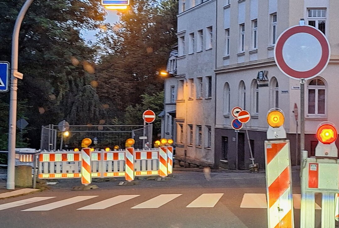 Großer Hohlraum an Reichenbacher Kreuzung: Vorerst Einbahnstraße - Hier herrscht die Einbahnstraßen-Regelung. Foto: Simone Zeh