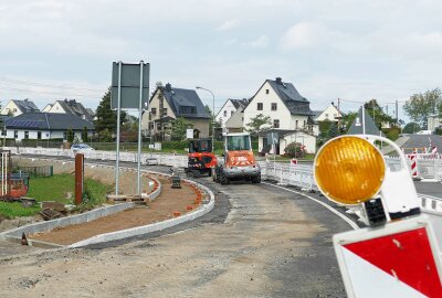 Großes Aufatmen im Erzgebirge: Bundesstraße nach monatelanger Sperrung wieder frei - Etwa vier Monate lang war gebaut worden. Foto: Andreas Bauer