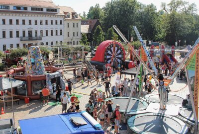 Großes Familienfest: Wohnungsgenossenschaft Freiberg feiert 70-jähriges Jubiläum - Das Fest von oben - Die Freiberger Wohnungsgenossenschaft feierte ihr 70-jähriges Jubiläum. Foto: Renate Fischer