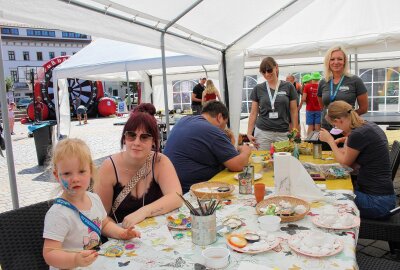 Großes Familienfest: Wohnungsgenossenschaft Freiberg feiert 70-jähriges Jubiläum - Attraktionen auf dem Fest: Basteln und Kinderschminken vom Lichtpunkt e.V.! Foto: Renate Fischer