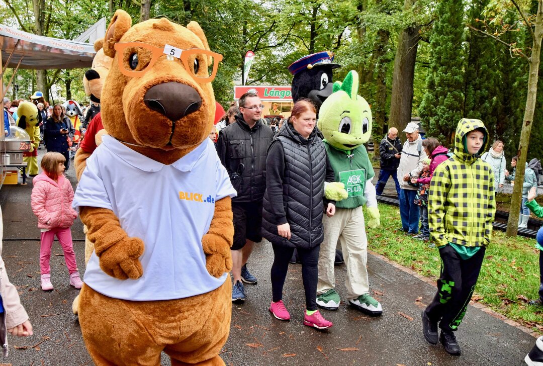 Großes Maskottchentreffen im Küchwald: 27. Ausgabe begeistert Chemnitz - Eine flauschige Tradition: Das Maskottchentreffen im Küchwald. Foto: Steffi Hofmann