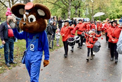 Großes Maskottchentreffen im Küchwald: 27. Ausgabe begeistert Chemnitz - Eine flauschige Tradition: Das Maskottchentreffen im Küchwald. Foto: Steffi Hofmann