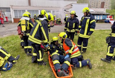 Großübung der Feuerwehr Schneeberg im Oldtimer Club - Foto: Daniel Unger