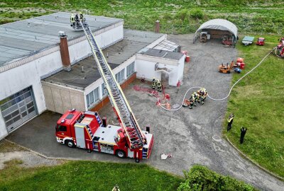 Großübung der Feuerwehr Schneeberg im Oldtimer Club - Foto: Daniel Unger