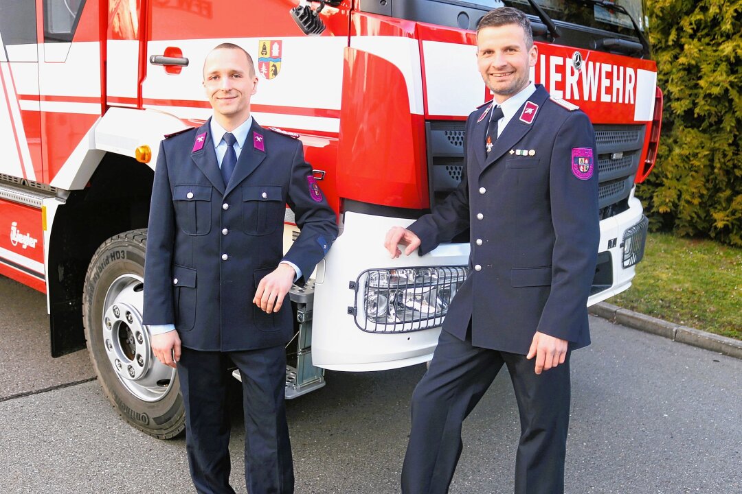 Gründung vor 120 Jahren: Kameraden feiern im August ein Jubiläum - Wehrleiter Christian Hengst (r. ) und sein Stellvertreter Fabian Zenker stehen an der Spitze der Feuerwehr Schellenberg. Sie wurden im ersten Halbjahr 2024 in ihre Ämter gewählt Foto: Knut Berger