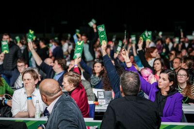 Grüne freuen sich über viele neue Mitglieder - Beim Bundesparteitag der Grünen vor einem Jahr gab es kontroverse Diskussionen über die Migrationspolitik der Ampel-Koalition.