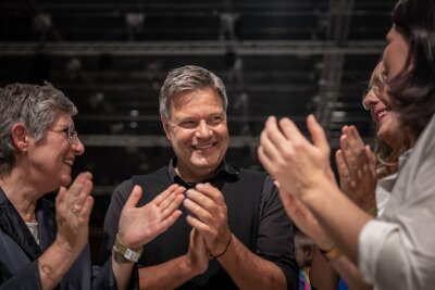 Grünen-Parteitag: "Auf geht's mit Robert in den Wahlkampf" - Habeck will Kanzlerkandidat der Grünen werden.