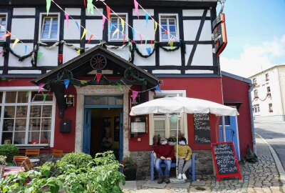 Grünhainichen schmückt sich fürs Heimatfest - Der gesamte Ort ist schick hergerichtet und bereits fürs große Heimatfest. Foto: Andreas Bauer