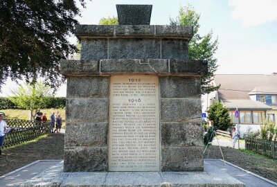 Grünhainichener Denkmal erinnert an trauriges Schicksal - Alle Steinplatten sowie das Fundament wurden erneuert. Foto: Andreas Bauer