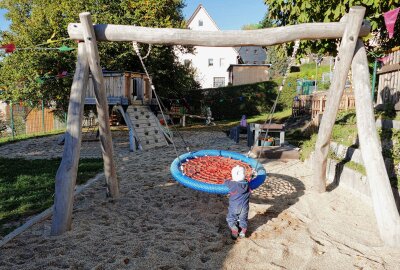 Grünhainichener Kita wird zur Hochburg von "Piraten" - Auch eine Vogelnestschaukel gehört zur neuen Ausstattung. Foto: Andreas Bauer