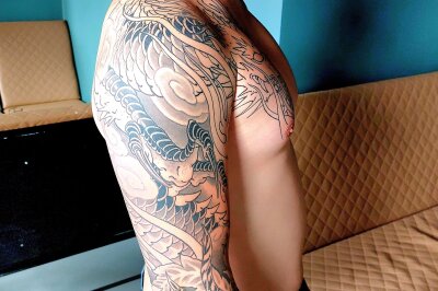 Guang (25) aus Plauen ist Barbetreiber, Reiseleiter, Türsteher, Globetrotter und jetzt IT-Fachinformatiker! - 10.000 Euro hat Guang bereits für seine Tattoos ausgegeben.