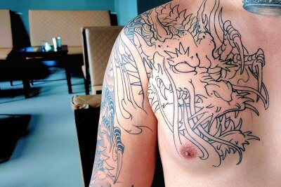 Guang (25) aus Plauen ist Barbetreiber, Reiseleiter, Türsteher, Globetrotter und jetzt IT-Fachinformatiker! - Tattoos haben für Guang (25) vor allem eine ästhetische Bedeutung. 