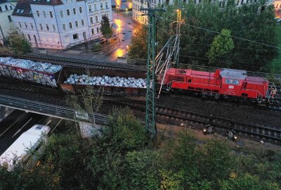 Güterzug entgleist in Zwickau: Bergungsarbeiten beginnen - Güterzug entgleist unweit des Zwickauer Bahnhofs. Foto: Mario Dudacy