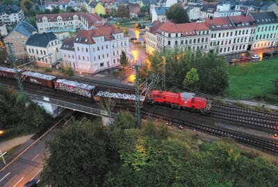 Güterzug entgleist in Zwickau: Bergungsarbeiten beginnen - Güterzug entgleist unweit des Zwickauer Bahnhofs. Foto: Mario Dudacy