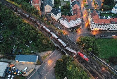 Güterzug entgleist in Zwickau: Bergungsarbeiten beginnen - Güterzug entgleist unweit des Zwickauer Bahnhofs. Foto: Mario Dudacy