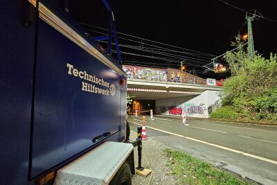 Güterzug entgleist in Zwickau: Bergungsarbeiten beginnen - Die Bergungsarbeiten gestalteten sich als schwierig. Foto: Mike Müller