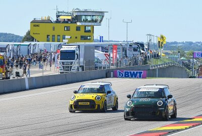 Gut Besuchter erster DTM-Renntag auf dem Sachsenring - ... Sophie Hofmann taten sich bei ihrem Heimrennen noch etwas schwer. Foto: Thorsten Horn