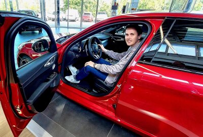 Gute Nachrichten für die Region: Die Exner-Gruppe wächst - Stellantis-Logistik-Manager Martin Vetter fährt einen Alfa Romeo Giulia veloce. Foto: Karsten Repert