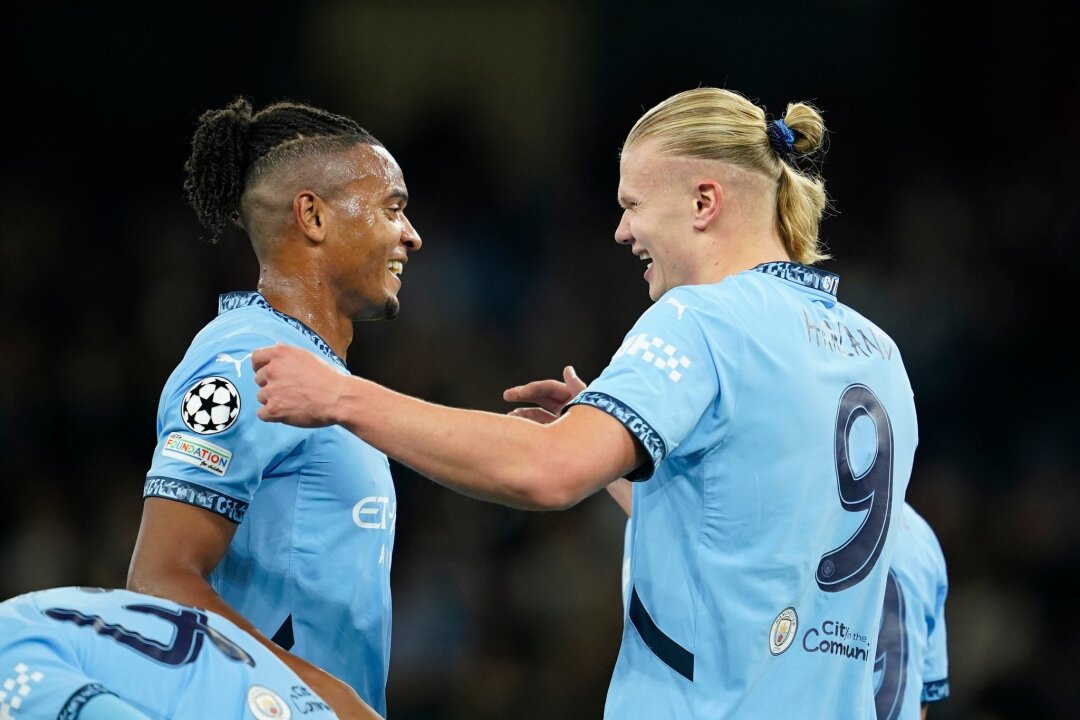 Haaland-Traumtore: Manchester City mit Gala - Superstar Erling Haaland (r) traf einmal mehr spektakulär für Manchester City.