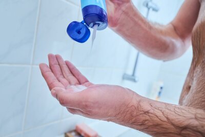 Haarausfall: Was können Männer tun? - Shampoos mit Koffein können Haarverlust nicht aufhalten.