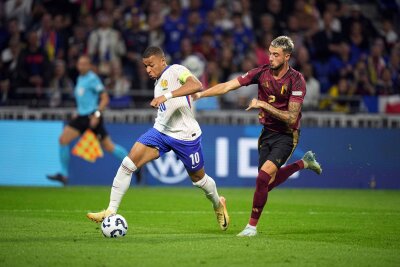 Hamann kritisiert Mbappé: Bringt im Moment keine Leistung - Kylian Mbappé (l) kehrt für die letzten beiden Nations-League-Spiele nicht in den Kader von Vizeweltmeister Frankreich zurück.