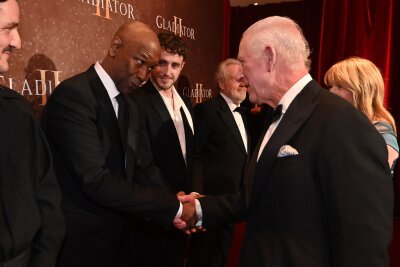 Happy Birthday Your Majesty! König Charles feiert Geburtstag - Am Vorabend seines Geburtstags hatte er sich auf dem Roten Teppich der Weltpremiere von "Gladiator II" gezeigt und Stars wie Denzel Washington getroffen.