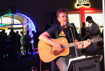 Hardrock, Feuerwerk und leuchtende Elfe: So lief die Nachtschicht in Freiberg - Rollsplit alias Uwe Warnatsch auf dem Obermarkt. Foto:Renate Fischer