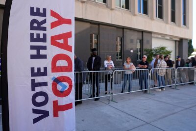 Harris oder Trump? So läuft die US-Wahl - In vielen US-Bundesstaaten ist eine vorzeitige Stimmabgabe wie hier in Indiana möglich. Mehr als 40 Millionen Menschen haben schon gewählt.