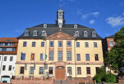 Haushaltsperre in Burgstädt: "Alle freiwilligen Ausgaben der Stadt müssen auf Prüfstand" - Ein Blick auf das Burgstädter Rathaus. Foto: Jürgen Sorge