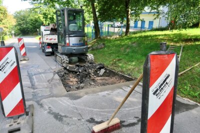 Havarie in Aue! Diese Straße muss voll gesperrt werden - Wasserrohrbruch in Aue sorgt für Sperrungen.