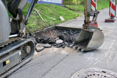 Havarie in Aue! Diese Straße muss voll gesperrt werden - Wasserrohrbruch in Aue sorgt für Sperrungen.