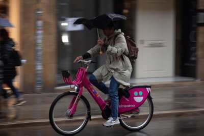 Heftiger Regen über Mallorca - König Felipe VI. in Valencia - Mallorca bekommt die neue Unwetterfront schon zu spüren.