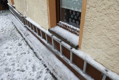 Heftiges Unwetter in Neudorf - Gegen 14 Uhr gab es in Neudorf ein heftiges Unwetter mit Hagel und Schnee. Foto: Thomas Fritzsch