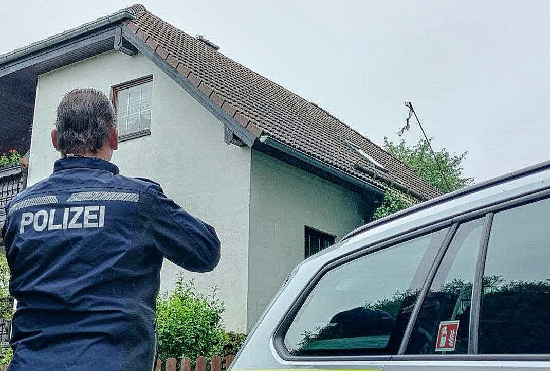 Heimtückischer Familienmord in Tirpersdorf: Haftbefehl wegen dreifachen Mordes erlassen - In Tirpersdorf tötete am Montagmorgen ein 28-Jähriger drei Menschen. Foto: xcitepress/Sascha Deß