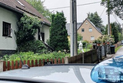 Heimtückischer Familienmord in Tirpersdorf: Haftbefehl wegen dreifachen Mordes erlassen - In Tirpersdorf tötete am Montagmorgen ein 28-Jähriger drei Menschen. Foto: xcitepress/Sascha Deß