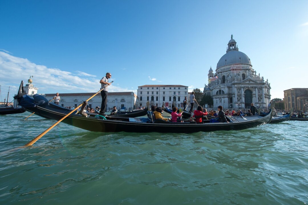 Helfen Eintrittsgelder gegen Massentourismus? - Wer als Tagestourist nach Venedig wollte, musste dieses Jahr an 29 ausgewählten Tagen fünf Euro Eintritt zahlen - nächstes Jahr sollen es dann sogar bis zu zehn Euro werden.