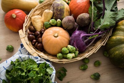 Herbst im Garten: Zeit zum Ernten und Pflanzen - Im Herbst können zahlreiche Gemüsesorten wie Rosenkohl, Steckrüben oder Kohlrabi geerntet werden.