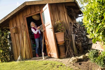 Herbst im Garten: Zeit zum Ernten und Pflanzen - Bereit für die Gartenarbeit: Auch im Herbst gibt es im Garten einiges zu tun.