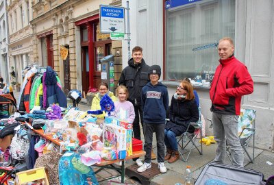 Herbstfest: Freiberg feiert die Feste wie sie fallen - Kinderkofferflohmarkt - Die ganze Familie hilft. Foto: Renate Fischer