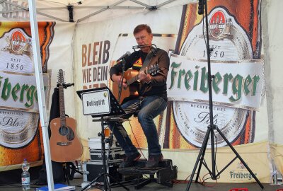 Herbstfest: Freiberg feiert die Feste wie sie fallen - Rollsplitt - Uwe Warnatsch sorgte für musikalische Unterhaltung. Foto: Renate Fischer