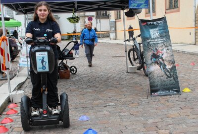 Herbstfest: Freiberg feiert die Feste wie sie fallen - Lea Sophie Groth auf dem Segway-Parcour vom Meyway Tours und Sport-Rad Freiberg. Foto: Renate Fischer