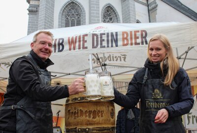 Herbstfest: Freiberg feiert die Feste wie sie fallen - Das Bier läuft.. Foto: Renate Fischer