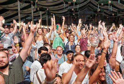 Heute gibt es 13 Stunden Party zur Sternquell Wiesn in Plauen! - Hier gibt's Impressionen vom zweiten Tag der Sternquell Wiesn in Plauen. Foto: Karsten Repert und Igor Pastierovic