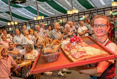 Heute und morgen gibt's noch mehr Sternquell Wiesn in Plauen! - Das war der Auftakt zur dritten Sternquell Wiesn. 