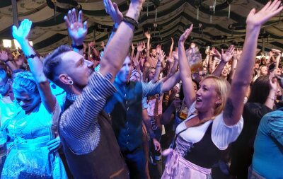 Heute und morgen gibt's noch mehr Sternquell Wiesn in Plauen! -  Das war der Auftakt zur dritten Sternquell Wiesn.