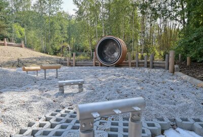 Hier im Erzgebirge entsteht ein hochmoderner neuer Spielplatz - Der Spielplatz am Landesgartenschau-Gelände in Bad Schlema wächst. Foto: Ralf Wendland